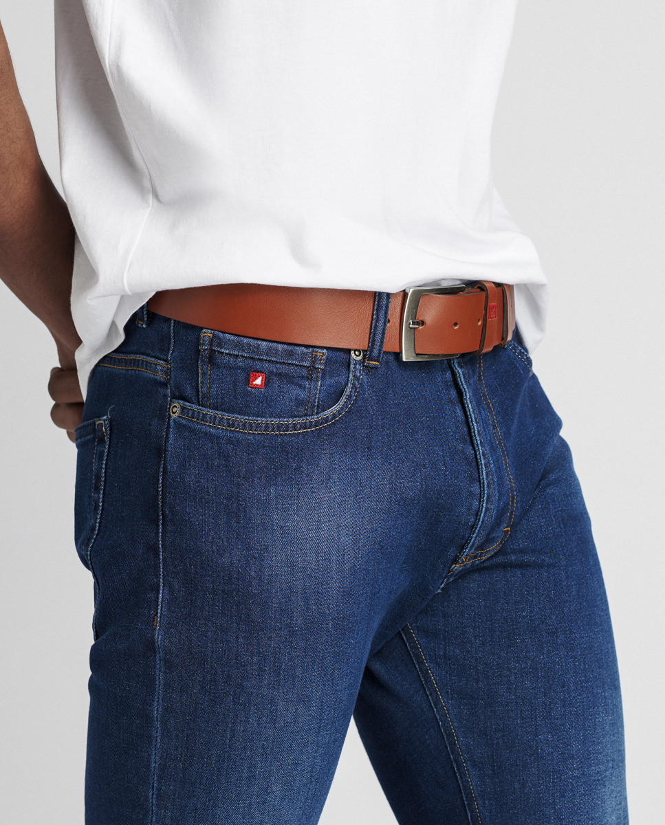 Essential leather belt embroidered